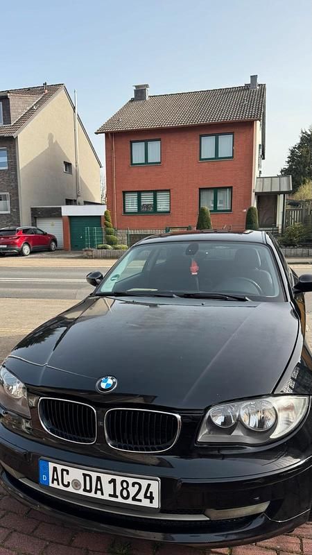 Gebraucht BMW 118 129 PS (94 kW) 2007 Schwarz Kleinwagen