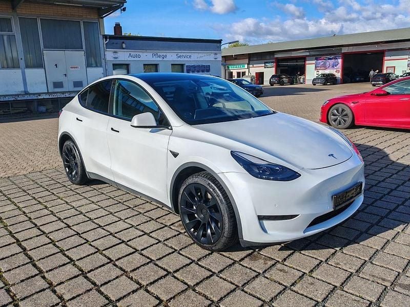 Weiß Gebraucht 2022 Tesla Model Y SUV | 32.970 € (Guter Preis) - Bild 1/4