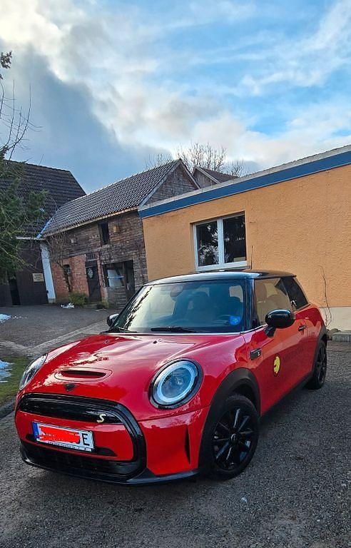 Gebraucht Mini Cooper SE Classic 135 kW (184 PS) 2023 Rot Kleinwagen