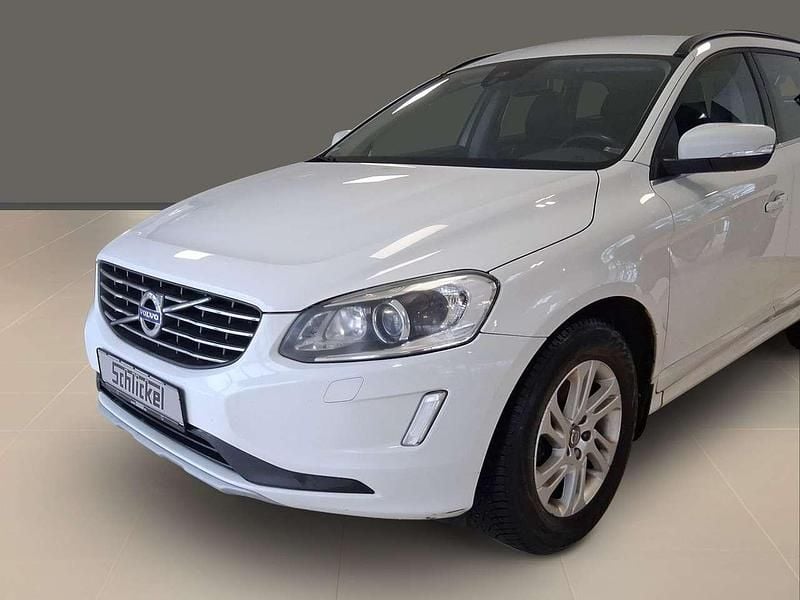 Gebraucht Volvo XC60 Momentum 190 PS (139 kW) 2016 Ice white, solid SUV