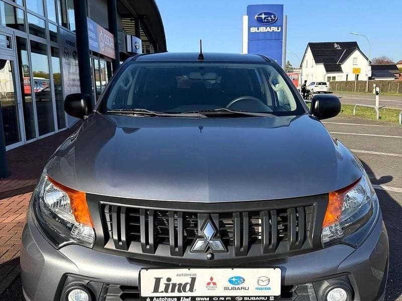 Używany Mitsubishi L200 Basis 154 KM (113 kW) 2017 Czarny Pickup