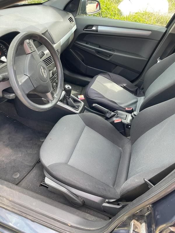Second-hand Opel Astra 75 CP (55 kW) 2007 Albastru Hatchback