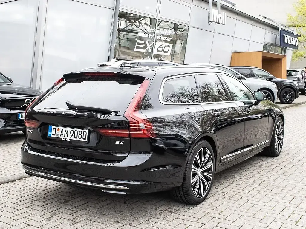 Gebraucht Volvo V90 Plus 197 PS (144 kW) 2024 Onyx black / metallic Kombi