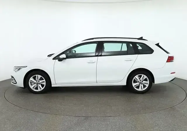 Second-hand VW Golf VIII Life 116 CP (85 kW) 2023 Alb Break