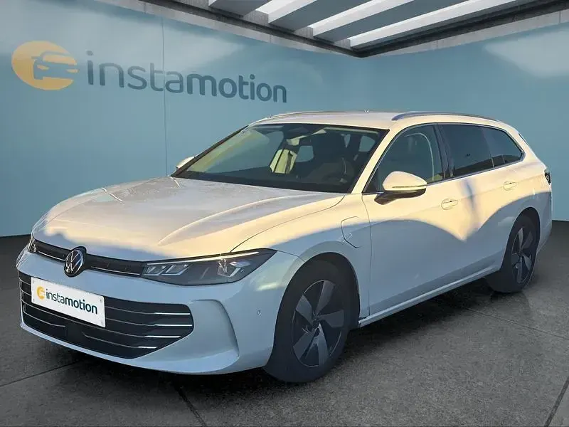Second-hand VW Passat 272 CP (200 kW) 2025 Alb Break