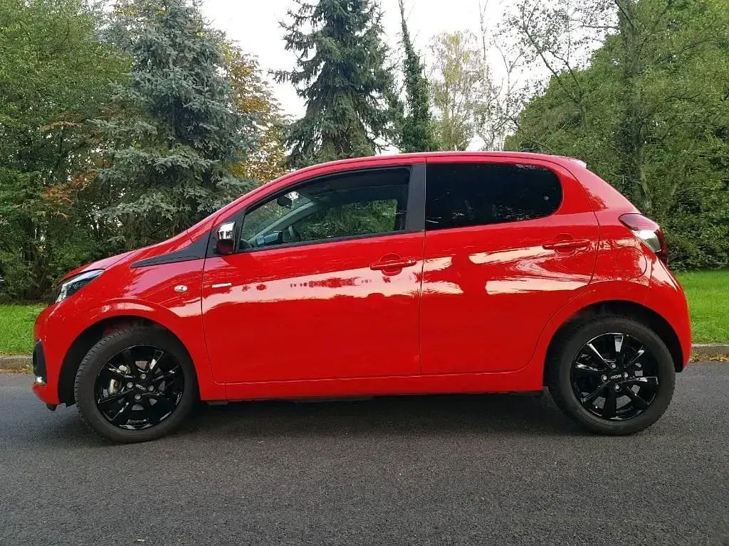 Gebraucht Peugeot 108 Style 72 PS (52 kW) 2021 Rot Limousine