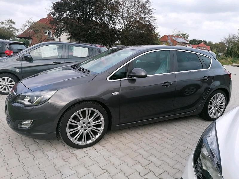 Gebraucht Opel Astra 140 PS (102 kW) 2011 Grau Kleinwagen