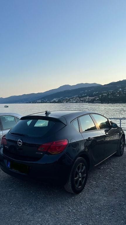 Schwarz Gebraucht 2010 Opel Astra Cosmo Limousine | 2.450 € (Superpreis) - Bild 1/4