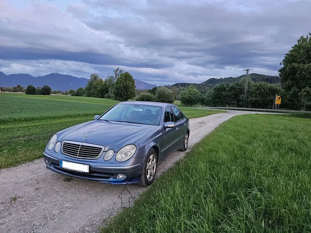 Gebraucht Mercedes E240 Avantgarde 177 PS (130 kW) 2004 Blau Limousine