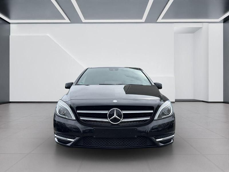 Gebraucht Mercedes B180 122 PS (89 kW) 2013 Schwarz Van / Kleinbus