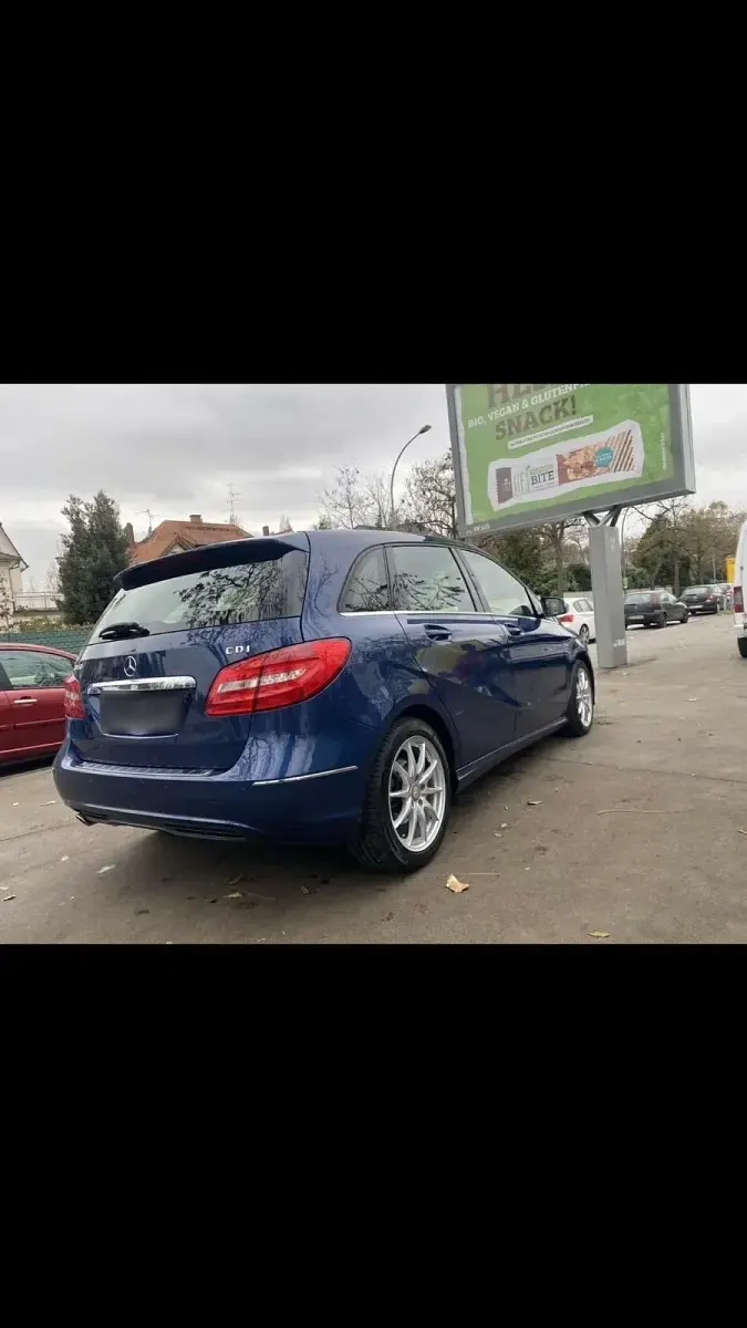 Gebraucht Mercedes B180 2012 Blau Kleinwagen