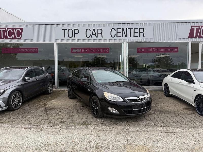 Schwarz Gebraucht 2011 Opel Astra Design Edition Kombi | 2.490 € (Superpreis) - Bild 1/4