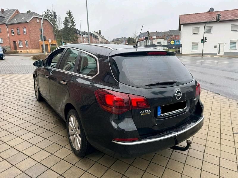 Gebraucht Opel Astra Sport 131 PS (96 kW) 2013 Schwarz Kombi