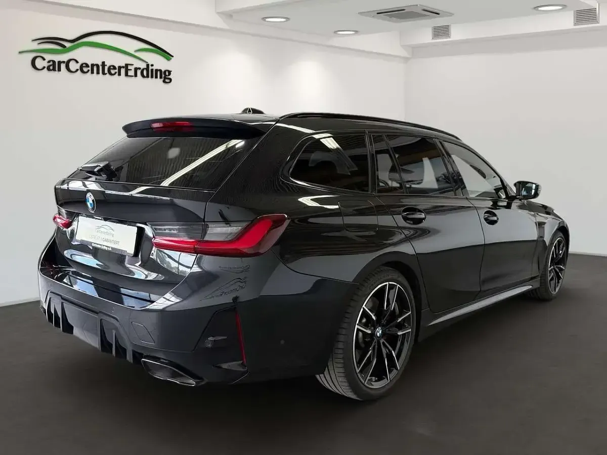 Gebraucht BMW 340 374 PS (275 kW) 2023 Saphirschwarz Kombi