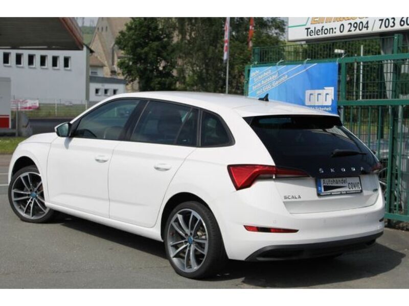 Gebraucht Skoda Scala Drive 90 PS (66 kW) 2020 Weiß Kleinwagen