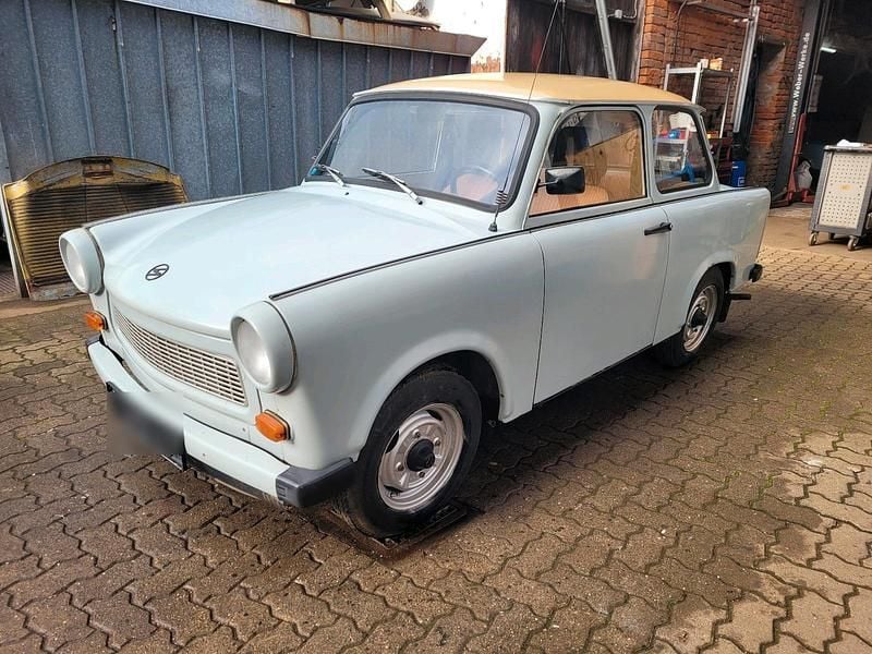 Grau Gebraucht 1987 Trabant 601 Limousine | 7.500 € - Bild 1/4