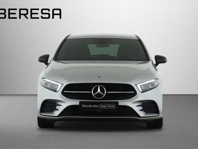 Iridiumsilber Gebraucht 2020 Mercedes A180 AMG Limousine | 25.980 € (Fairer Preis) - Bild 1/4