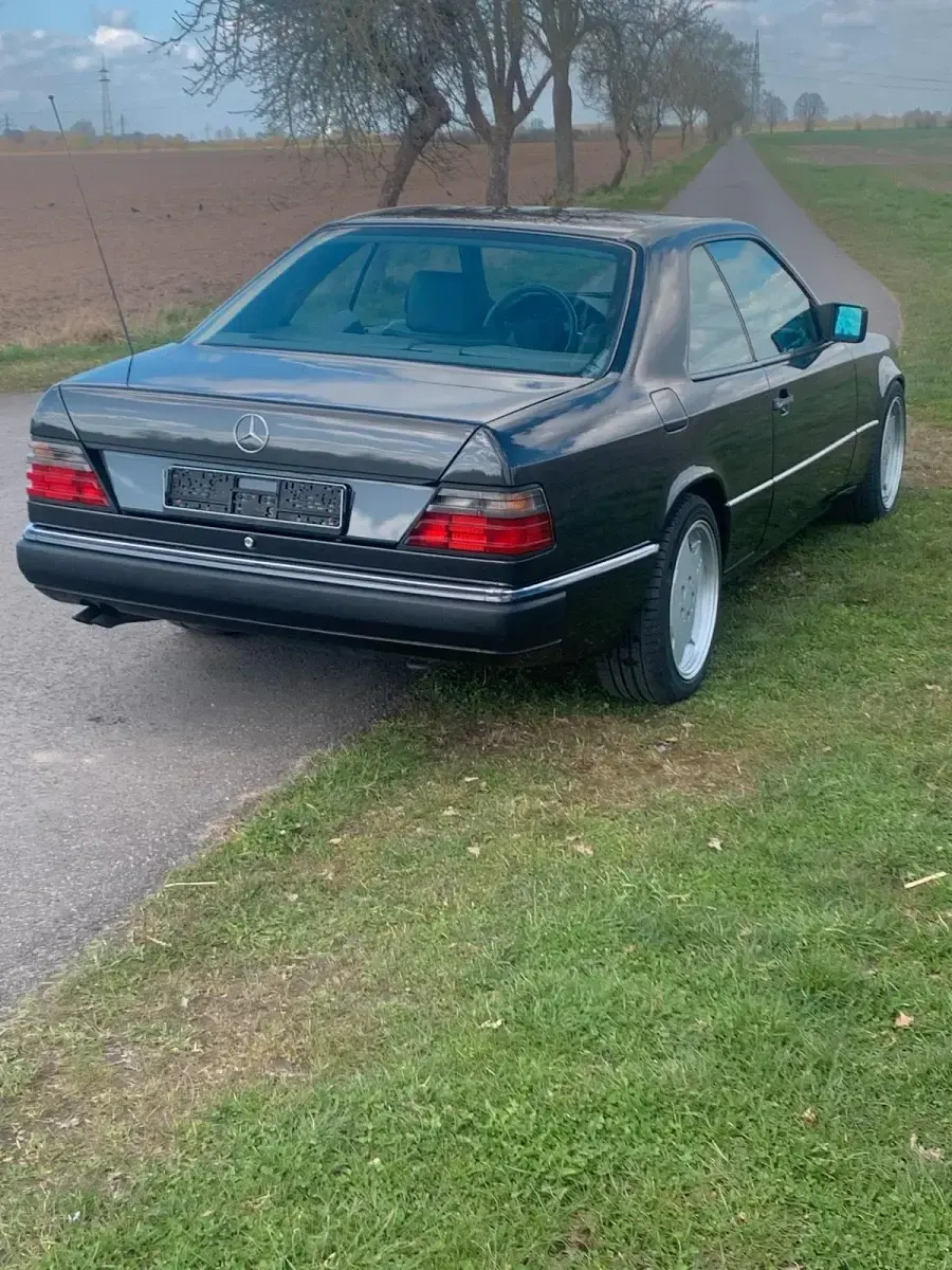 Gebraucht Mercedes E320 220 PS (161 kW) 1993 Schwarz Coupé