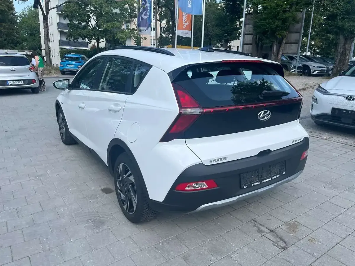 Gebraucht Hyundai Bayon Trend 120 PS (88 kW) 2023 Weiß SUV