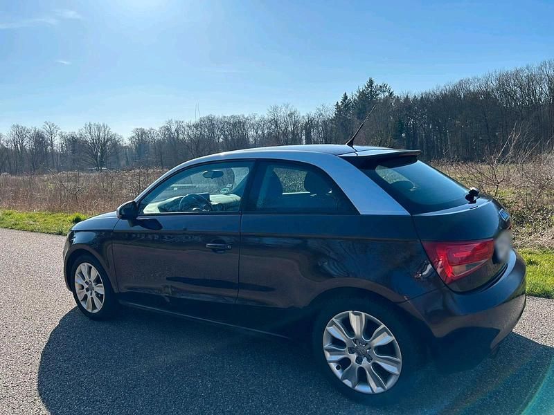 Gebraucht Audi A1 86 PS (63 kW) 2010 Violet Kleinwagen