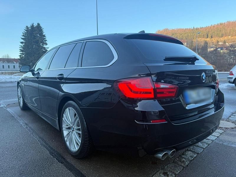 Gebraucht BMW 530 258 PS (189 kW) 2011 Schwarz Kombi