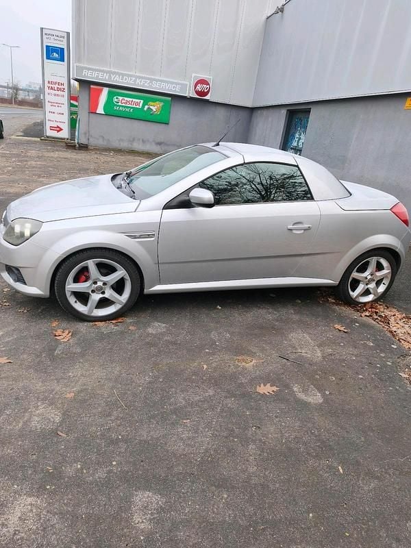 Gebraucht Opel Tigra 125 PS (91 kW) 2004 Silber Cabrio
