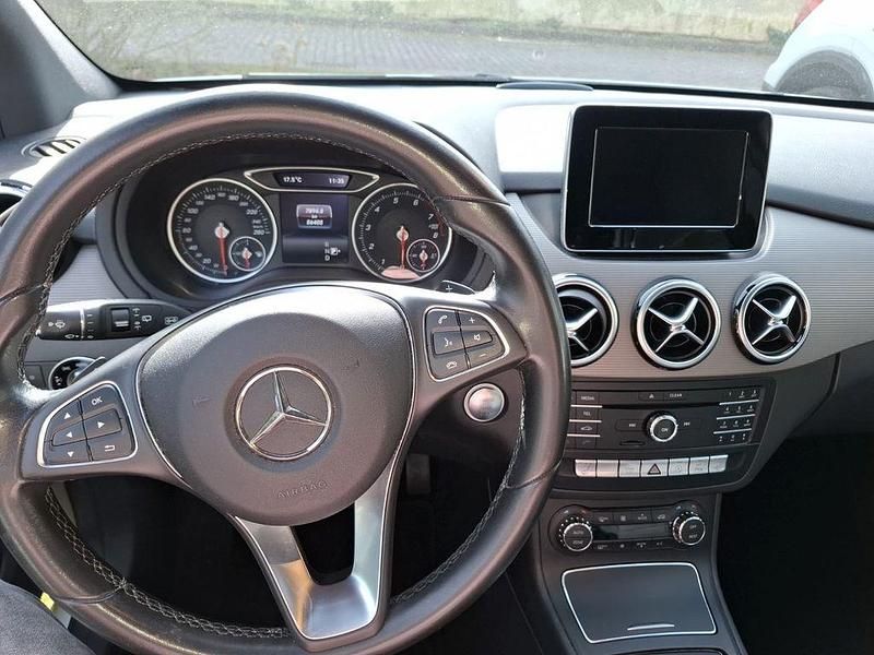 Gebraucht Mercedes B220 184 PS (135 kW) 2017 Weiß Van / Kleinbus