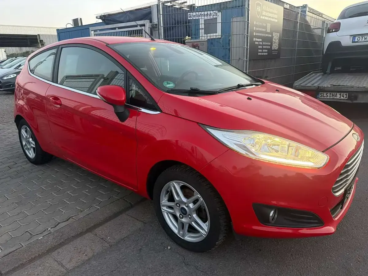 Gebraucht Ford Fiesta Titanium 101 PS (74 kW) 2014 Racerot Kleinwagen