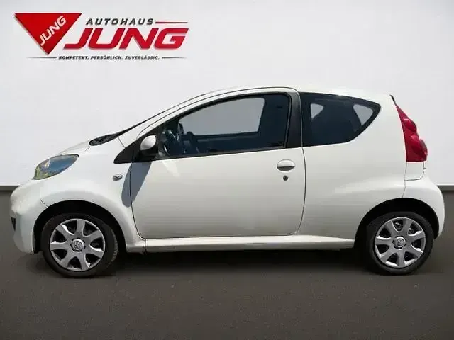 Gebraucht Peugeot 107 Filou 68 PS (50 kW) 2009 Weiss Kleinwagen