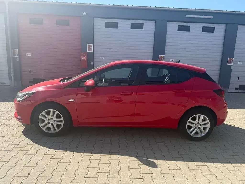 Gebraucht Opel Astra 110 PS (80 kW) 2016 Rot Limousine