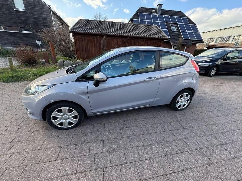 Gebraucht Ford Fiesta Trend 60 PS (44 kW) 2012 Grau Kleinwagen