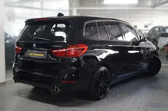 Gebraucht BMW 220 Gran Tourer 243 PS (178 kW) 2020 Schwarz Van / Kleinbus