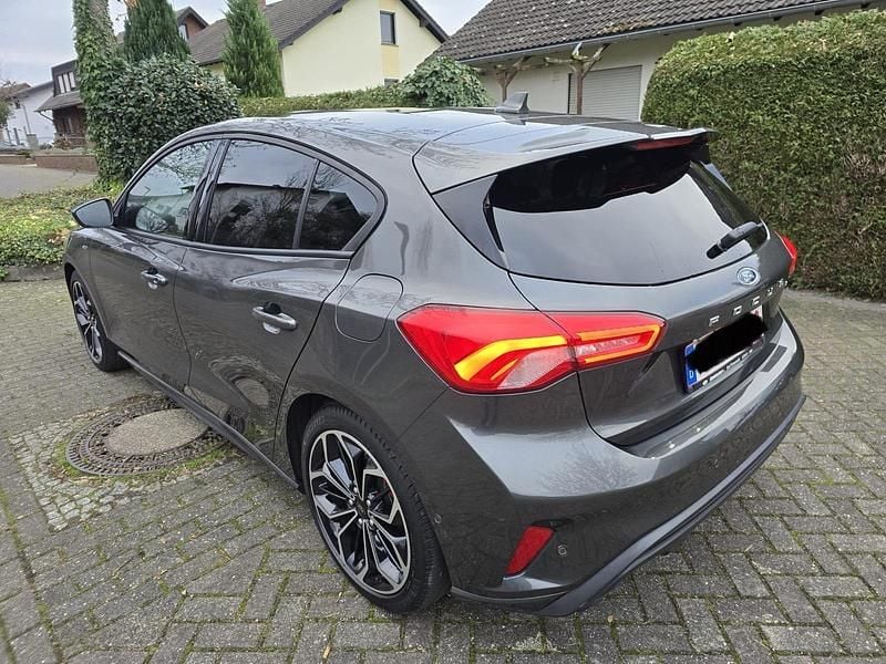 Gebraucht Ford Focus ST-Line 125 PS (91 kW) 2020 Grau Limousine