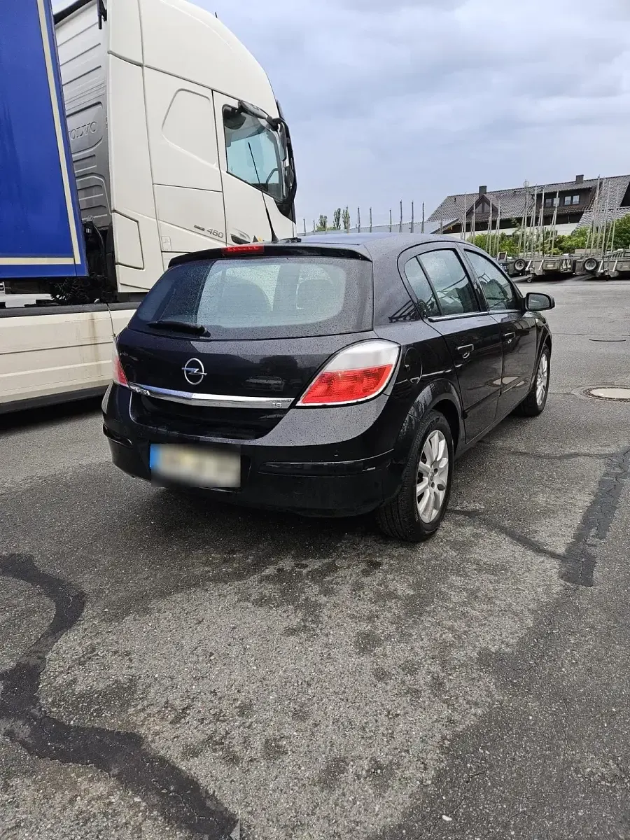 Gebraucht Opel Astra 125 PS (91 kW) 2004 Schwarz Kleinwagen