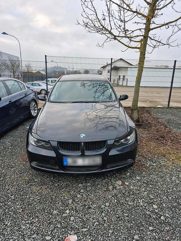 Gebraucht BMW 318 130 PS (95 kW) 2007 Schwarz Limousine