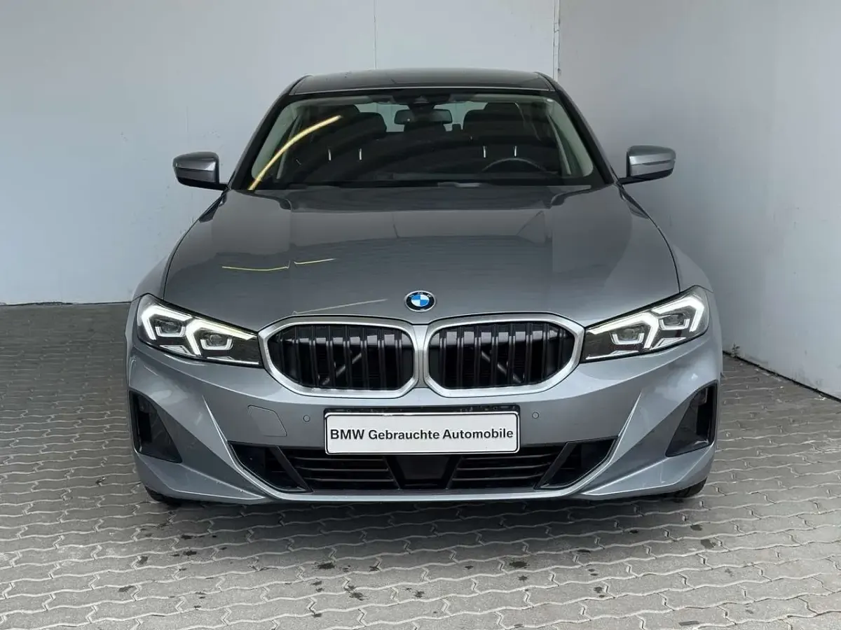 Gebraucht BMW 320 184 PS (135 kW) 2024 Grau Limousine