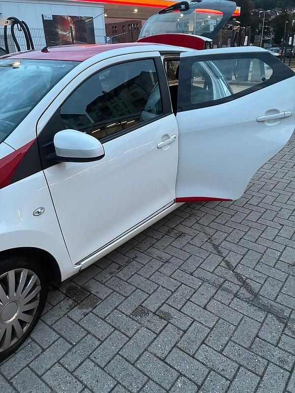 Weiß Gebraucht 2017 Toyota Aygo Kleinwagen | 5.200 € (Superpreis) - Bild 1/4