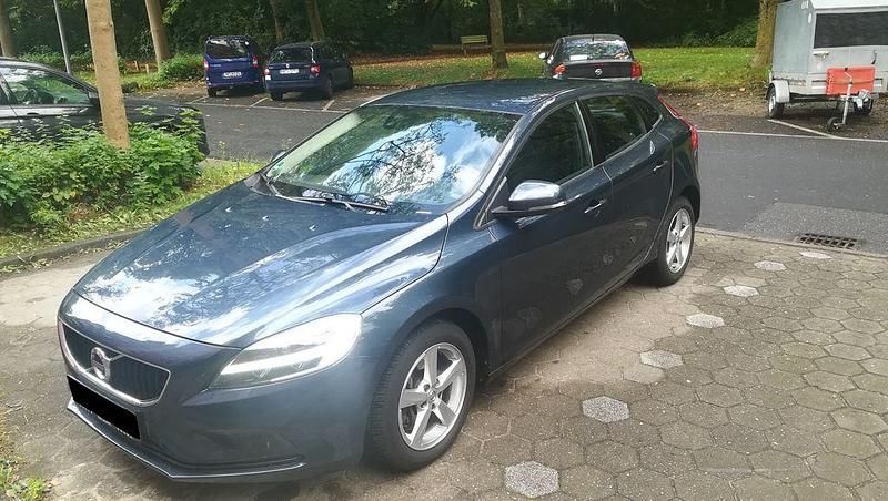 Gebraucht 2019 Volvo V40 Momentum Kombi | 14.750 € (Guter Preis) - Bild 1/4