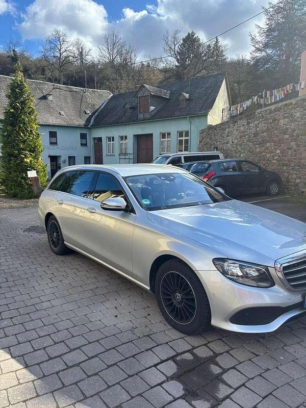 Gebraucht Mercedes E220 194 PS (142 kW) 2017 Silber Kombi