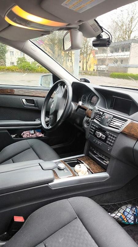 Gebraucht Mercedes E200 184 PS (135 kW) 2012 Silber Limousine