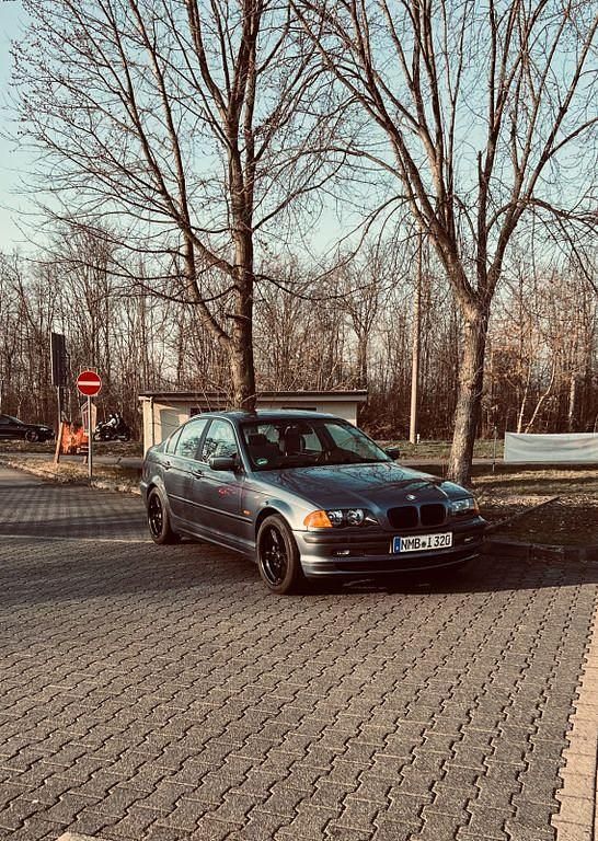 Blau Gebraucht 1998 BMW 320 Limousine | 3.100 € (Superpreis) - Bild 1/4