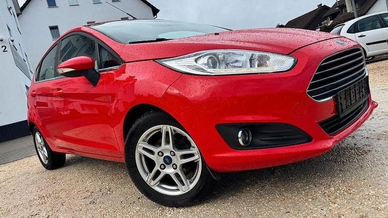 Gebraucht Ford Fiesta 101 PS (74 kW) 2016 Rot Kleinwagen