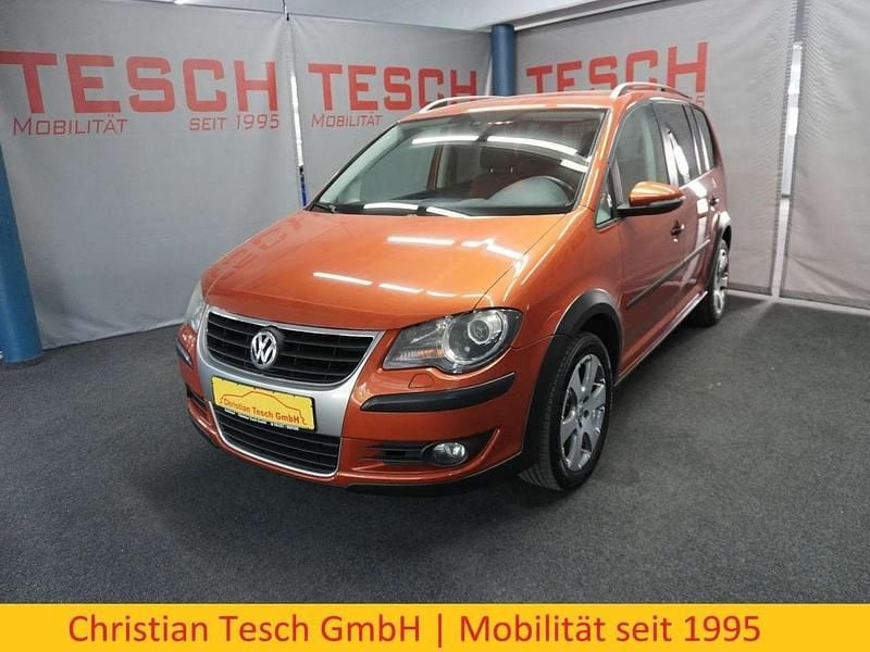 Rot Gebraucht 2009 VW Touran Cross Van / Kleinbus | 8.890 € (Etwas zu teuer) - Bild 1/3