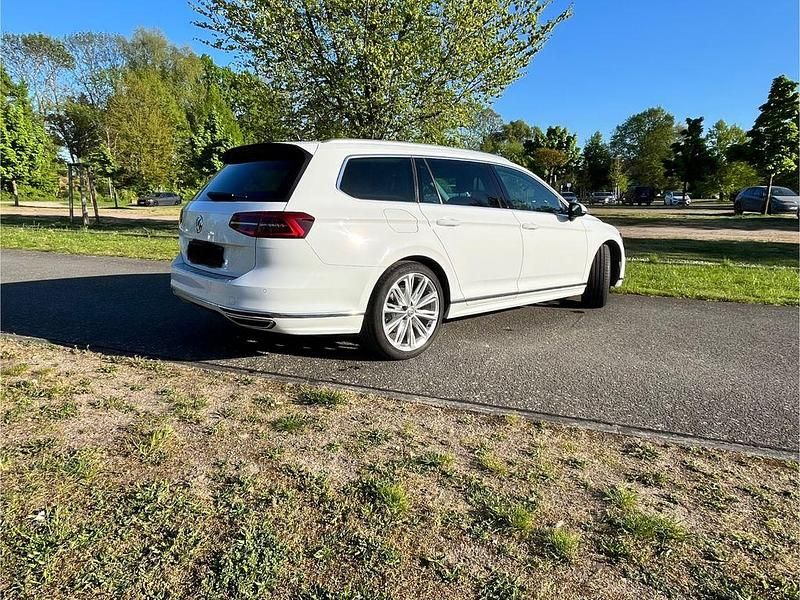 Gebraucht VW Passat Highline 220 PS (161 kW) 2016 Weiß Kombi