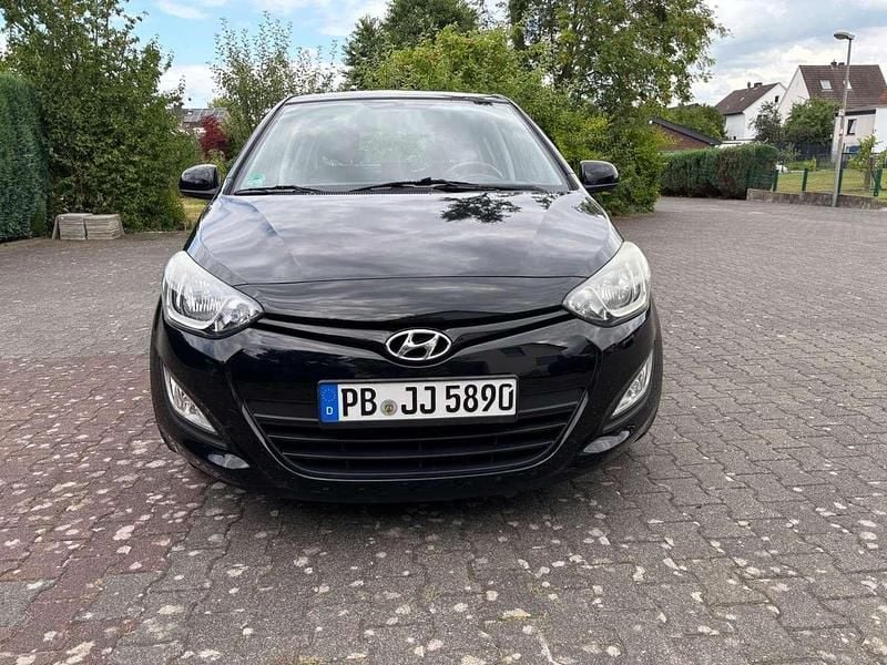 Schwarz Gebraucht 2014 Hyundai i20 Limousine | 3.100 € (Guter Preis) - Bild 1/4