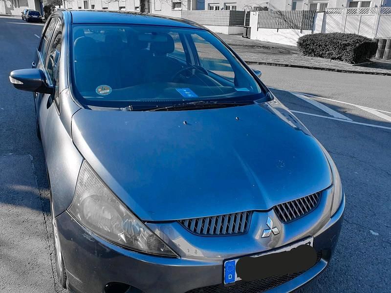 Grau Gebraucht 2006 Mitsubishi Grandis Van / Kleinbus | 2.900 € (Fairer Preis) - Bild 1/4