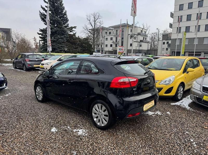 Gebraucht Kia Rio Edition 7 86 PS (63 kW) 2012 Schwarz Limousine