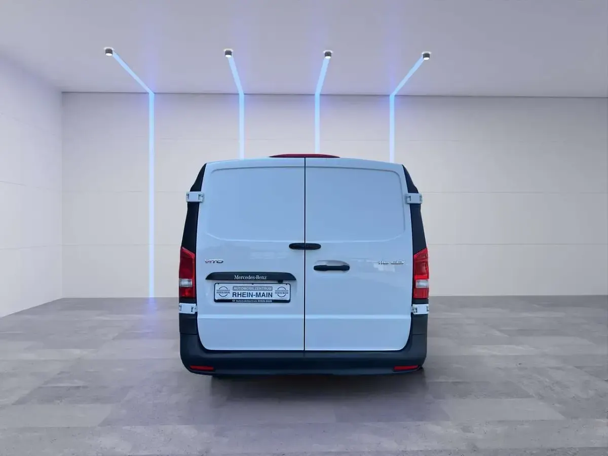 Gebraucht Mercedes Vito 163 PS (119 kW) 2024 Arktikweiss Van