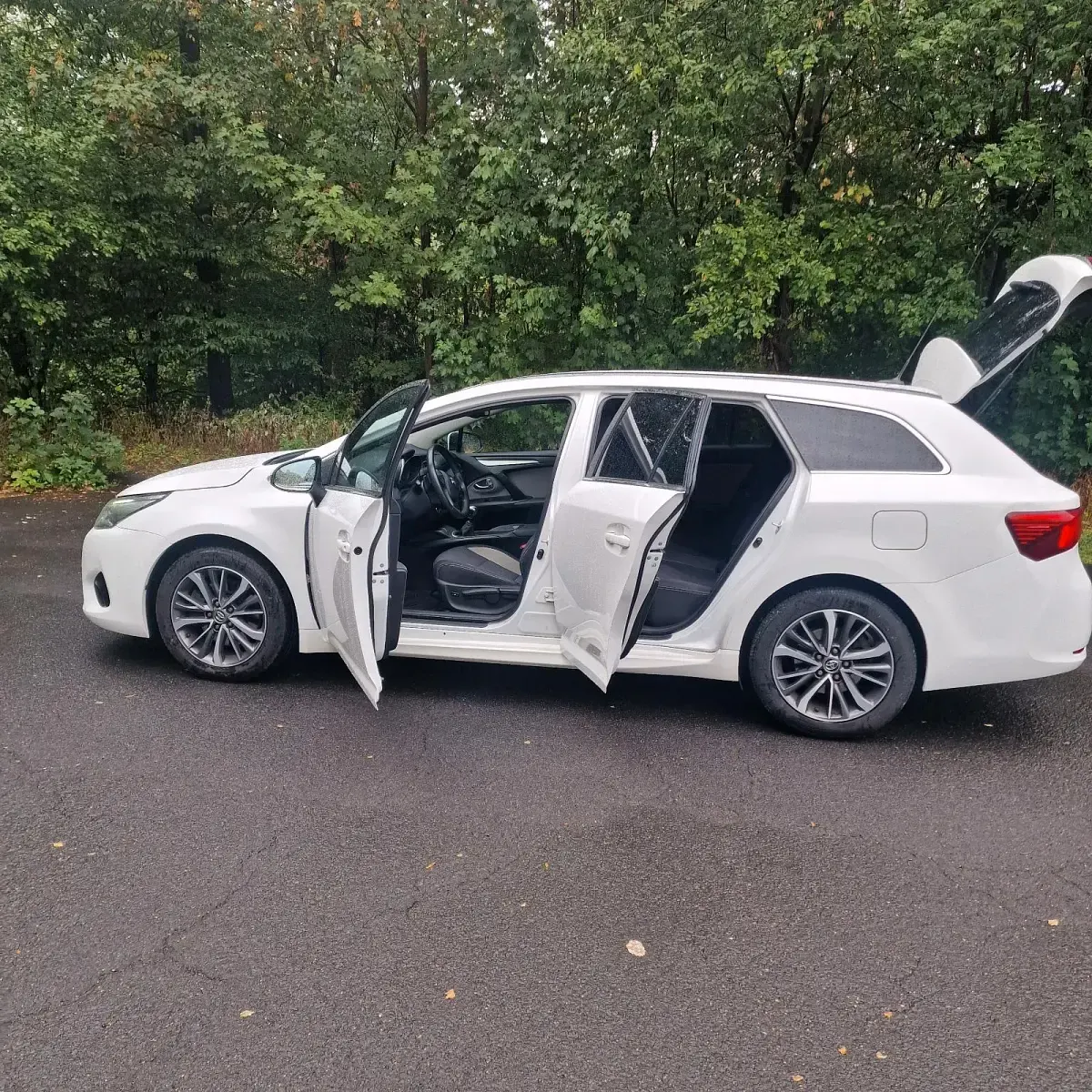 Gebraucht Toyota Avensis Comfort 143 PS (105 kW) 2016 Weiß Kombi