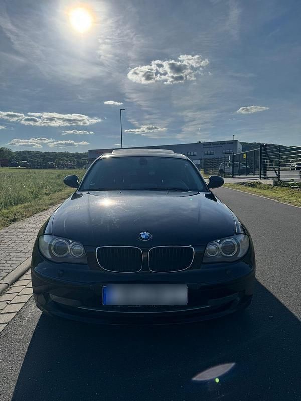 Schwarz Gebraucht 2011 BMW 120 Kleinwagen | 5.350 € (Guter Preis) - Bild 1/4